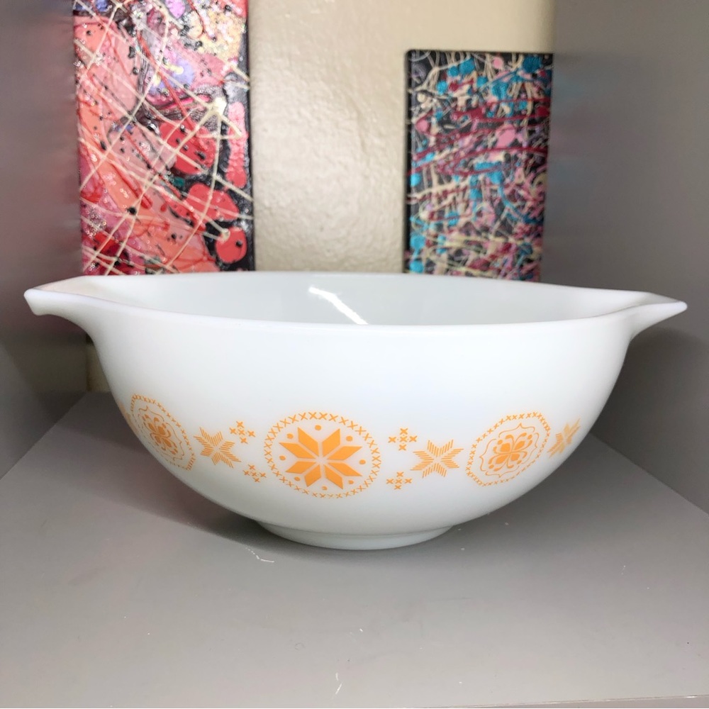 VINTAGE PYREX ORANGE “TOWN & COUNTRY” NESTING BOWL - 443 2 ½ QT